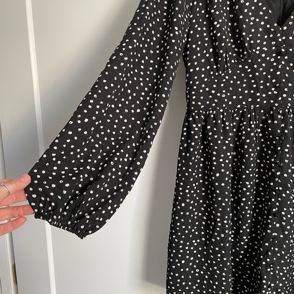 Cute Vintage Inspired Bell Sleeve Polka Dot Dress - Picture 4 of 6